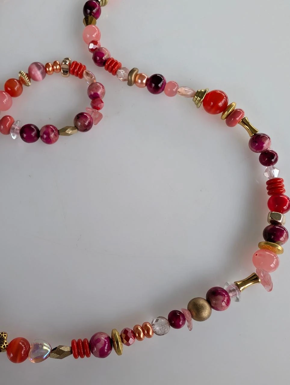 Grote ketting met natuurlijke stenen roze tijgeroog, rubelliet en glas PA1041 – photo 5